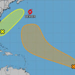 Huracane Center Eyes 2 Atlantic Systems junto con Tropical Storm Dexter