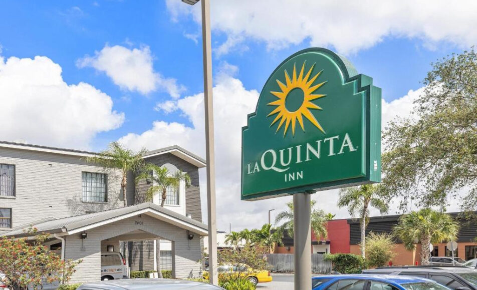 Hotel de Miami causó revuelo por usar recepcionista remoto para atender huéspedes