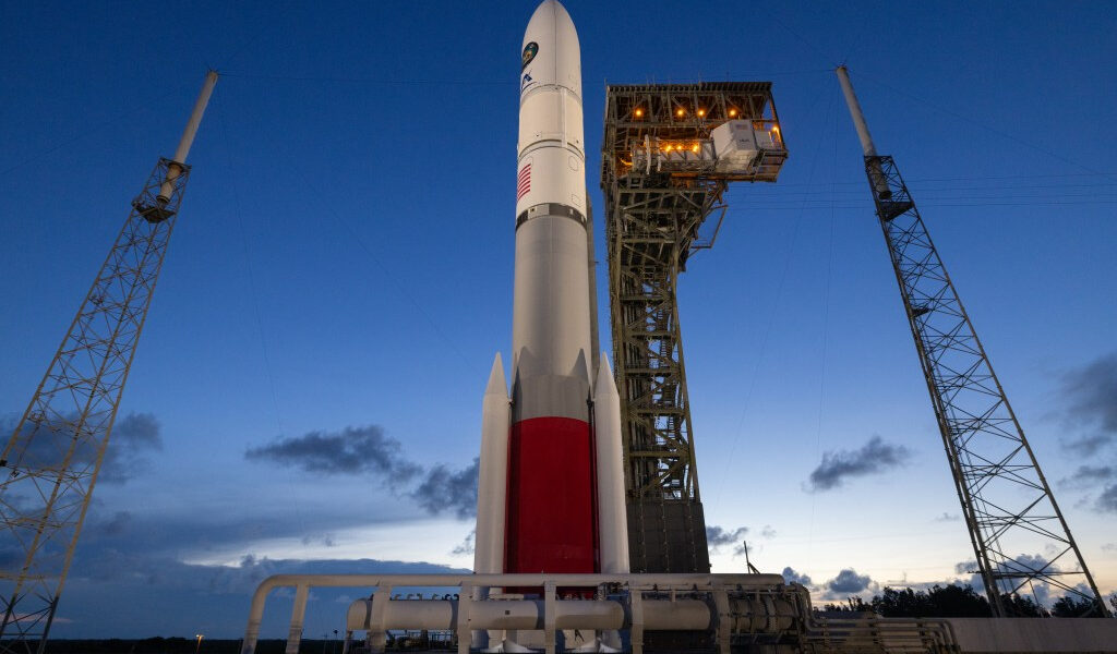 Ula Vulcan restablece el tiempo para el lanzamiento nocturno en la misión de seguridad nacional histórica