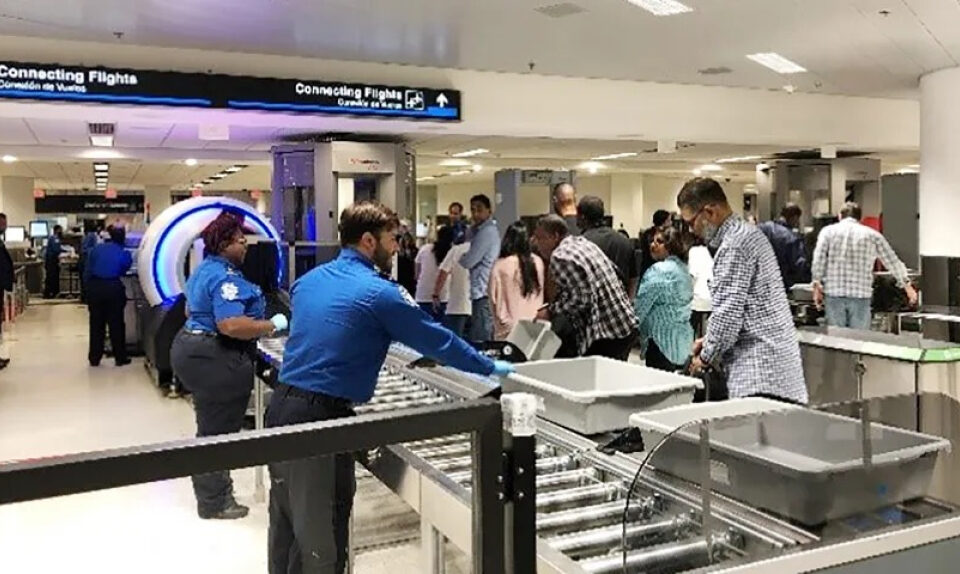 Pasajera arrestada por entrar en zona restringida del aeropuerto de Miami