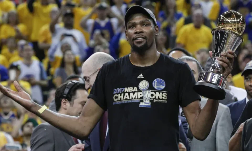 El momento en que Kevin Durant sintió que alcanzó el nivel de LeBron James | Sporting News Argentina