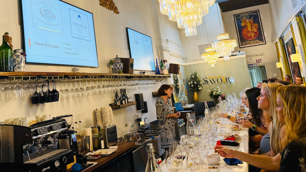 SIP y aprenda en Savoir, el nuevo bar de vinos de San Petersburgo