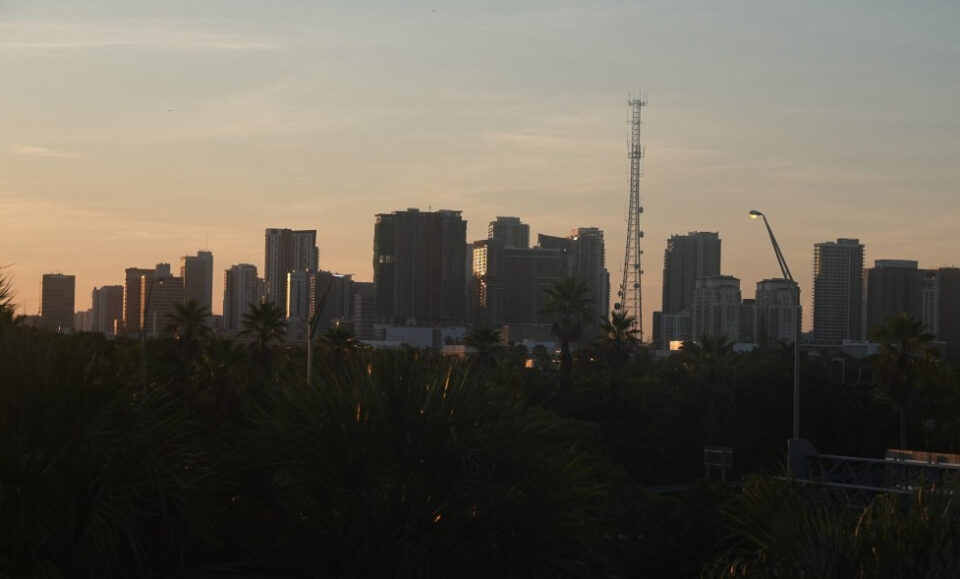 Elegiendo un huracán de categoría 5 en un gran altura: ¿Debería quedarse o irse?