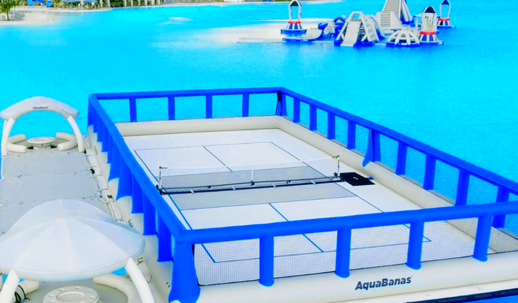 La primera y única cancha flotante de pickleball está en Florida