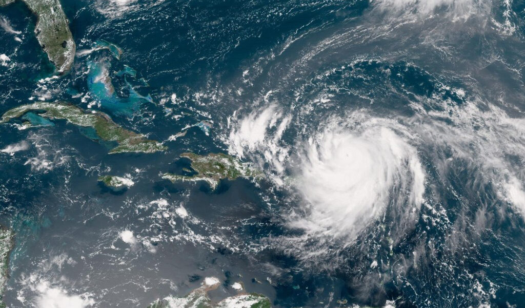 El huracán Erin vuelve a la fuerza de la categoría 4 con vientos de 150 mph