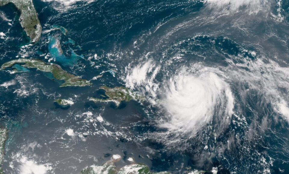 El huracán Erin vuelve a la fuerza de la categoría 4 con vientos de 150 mph