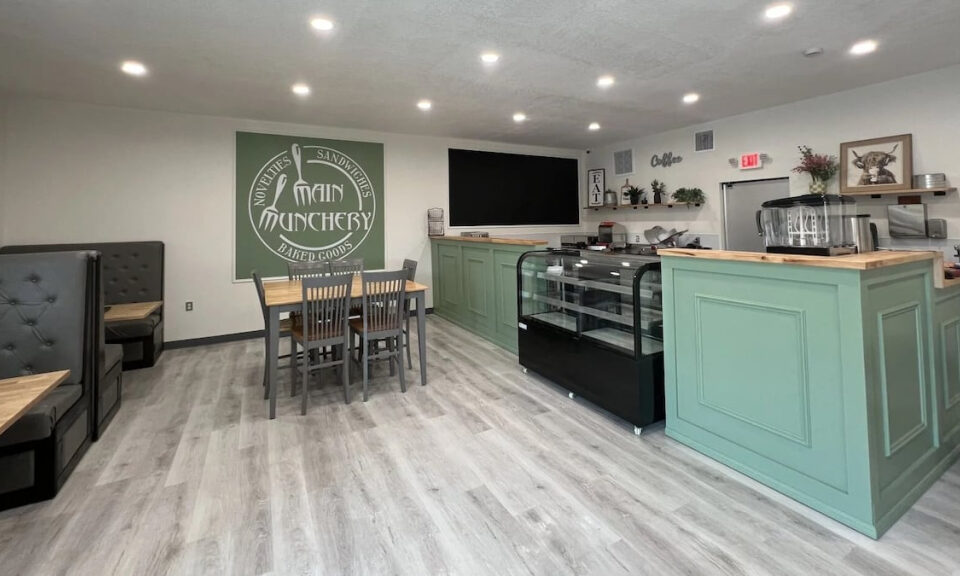 Main Munchery trae vibra del café del vecindario a New Port Richey