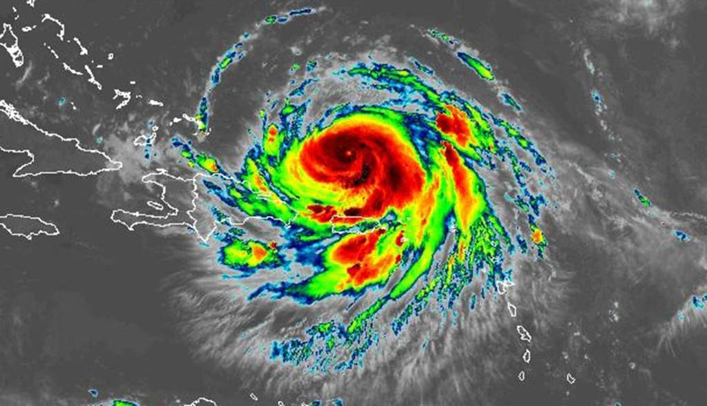 La ruta de huracán Erin cambia, provoca nuevas advertencias a medida que NHC paga otros 2 sistemas del Atlántico