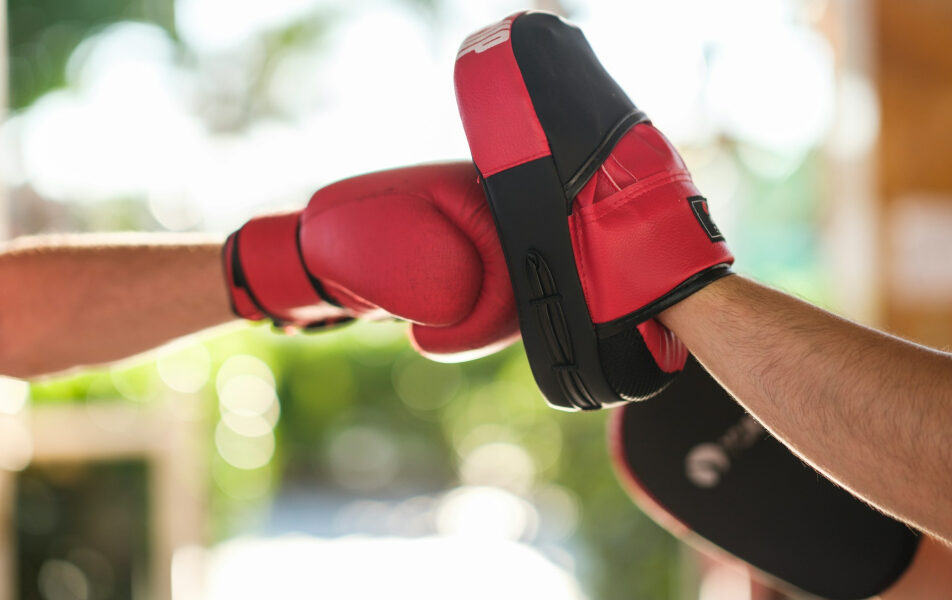 Pacientes con parkinson encuentran apoyo en programa de boxeo en Miami