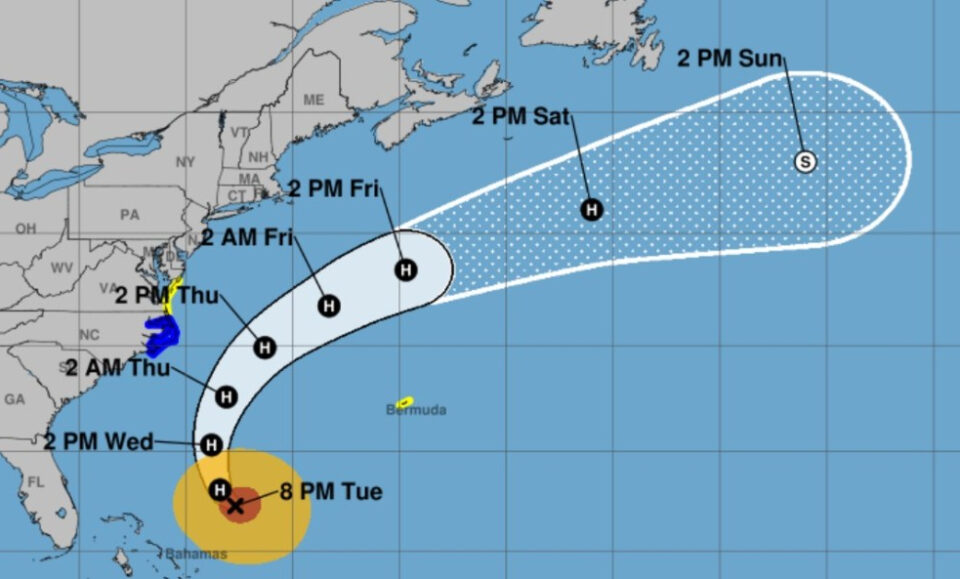 El huracán Erin puede intensificarse nuevamente, traer condiciones peligrosas a gran parte de la costa este