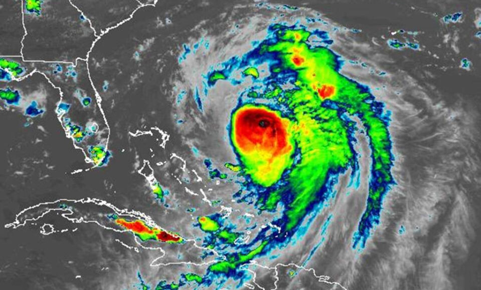 El huracán Erin podría traer olas de 8 pies a Florida, corrientes de resbate potencialmente mortales a la costa este; NHC rastrea 2 sistemas más