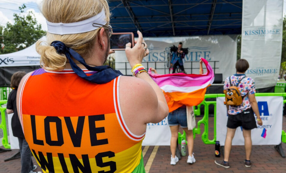 Recortes federales, amenazas Programa comercial de minorías de Osceola Osceola, Centro LGBTQ