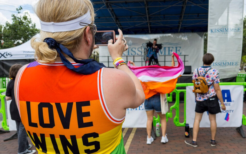 Recortes federales, amenazas Programa comercial de minorías de Osceola Osceola, Centro LGBTQ