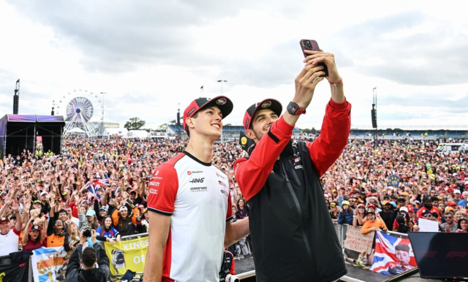 Por qué el «hooligan» Bearman es el «mejor» compañero de equipo para Ocon