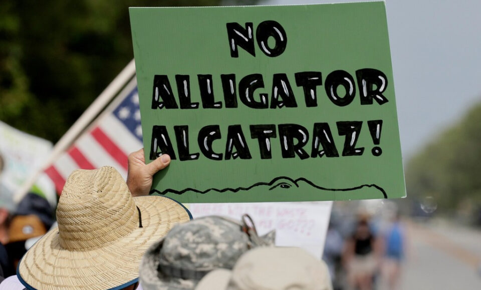 La nueva demanda dice que Florida carece de autoridad para operar el Centro de detención de Everglades