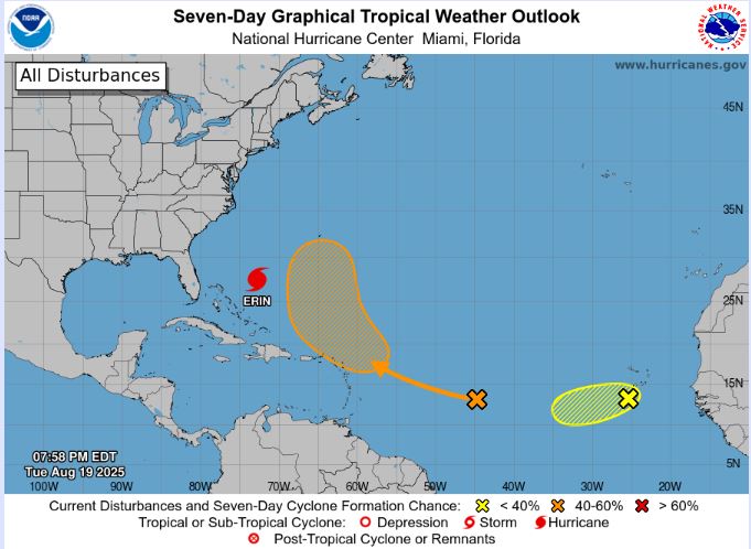 La perspectiva tropical a partir de las 8 PM martes 19 de agosto de 2025. (NHC)