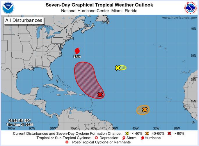 La perspectiva tropical a partir de las 8 pm del jueves 21 de agosto de 2025. (NHC)