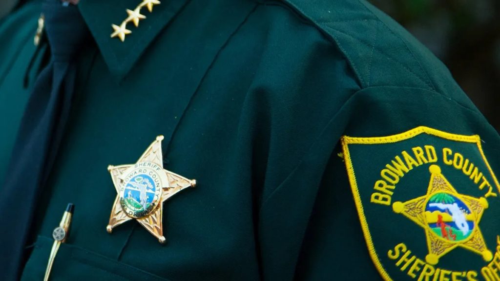 policía acoso menor de edad