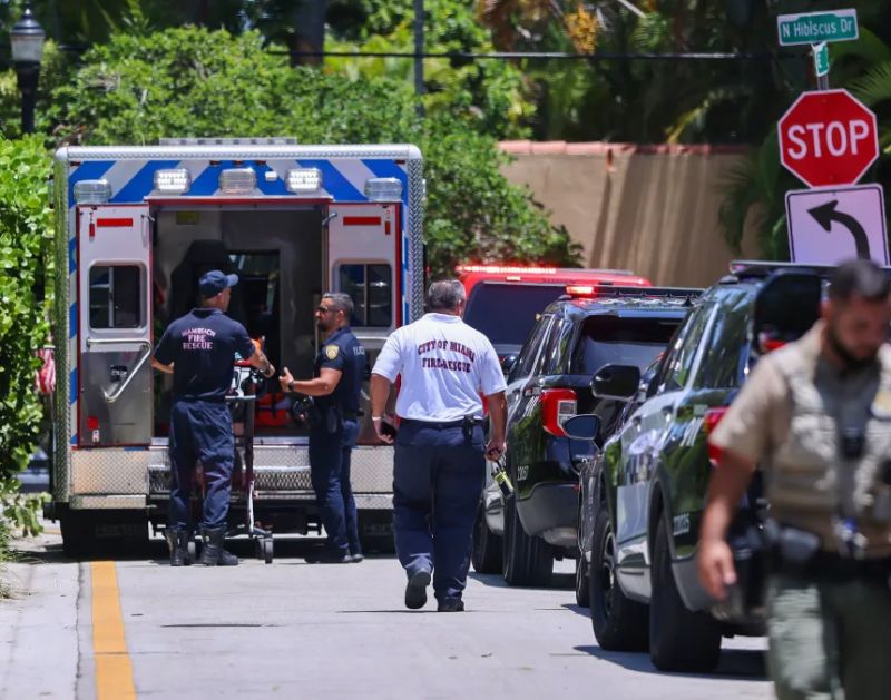 Los equipos de emergencia en la isla Hibiscus responden al incidente de navegación del 28 de julio.