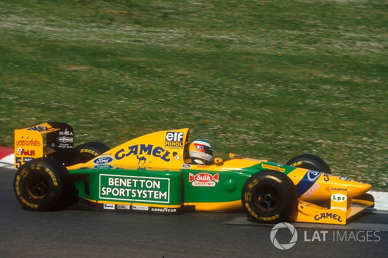 Benetton introduced its reactive suspension on the B193