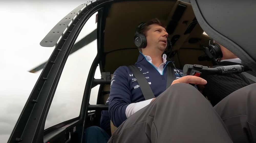 James Vowles, Williams, flies a Robinson helicopter