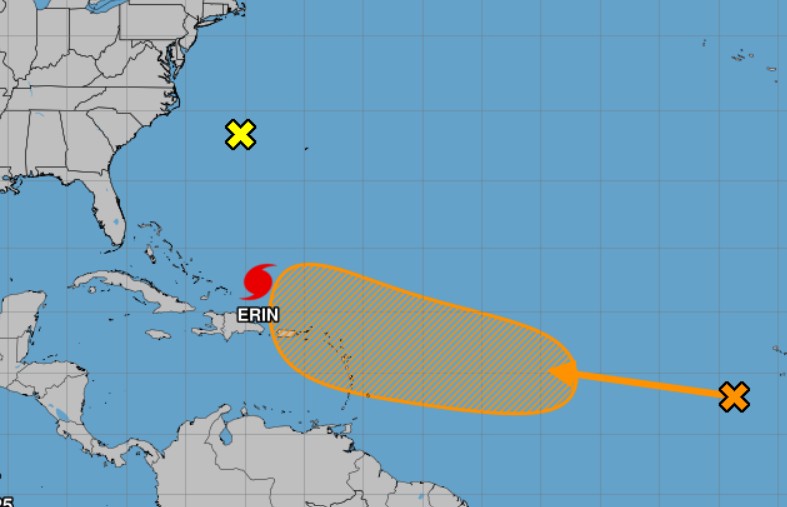 El mapa de los trópicos a partir de la actualización del domingo de las 8 pm. (Cortesía/Centro Nacional de Huracanes)