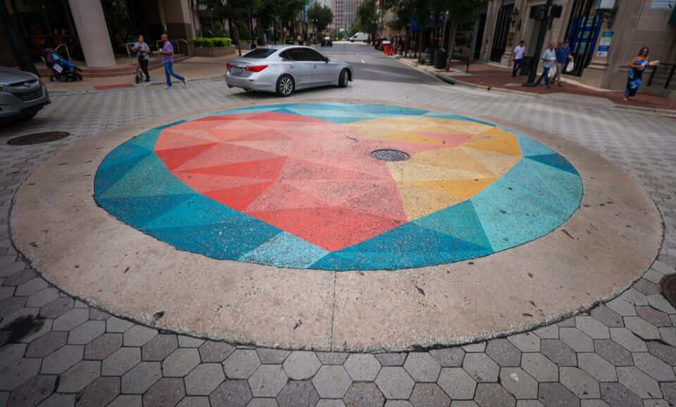 Los cruces artísticos de Orlando aumentaron la seguridad. Florida los ordenó pintar