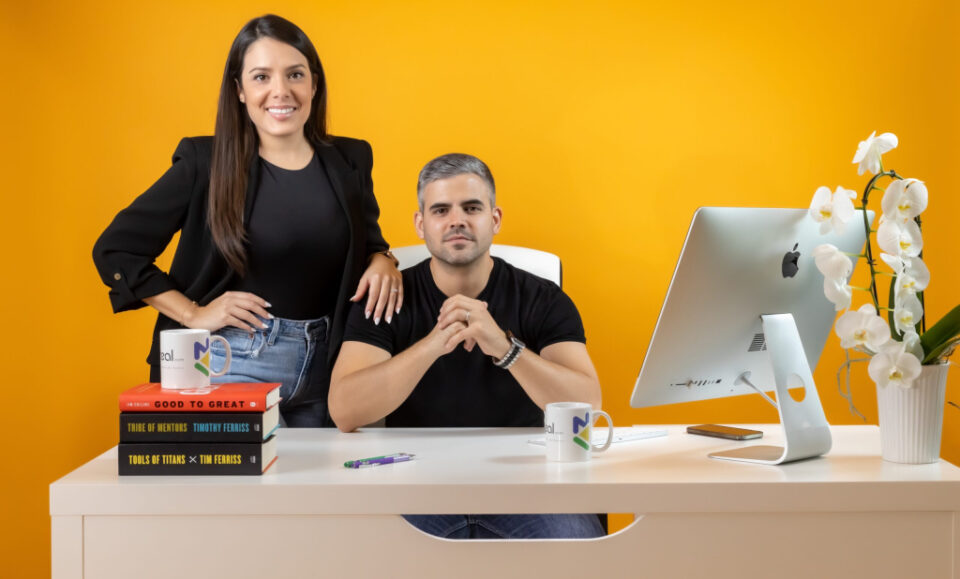 Joel Martínez y Cintya Zambrano transforman el acceso a seguros de salud con Apizeal