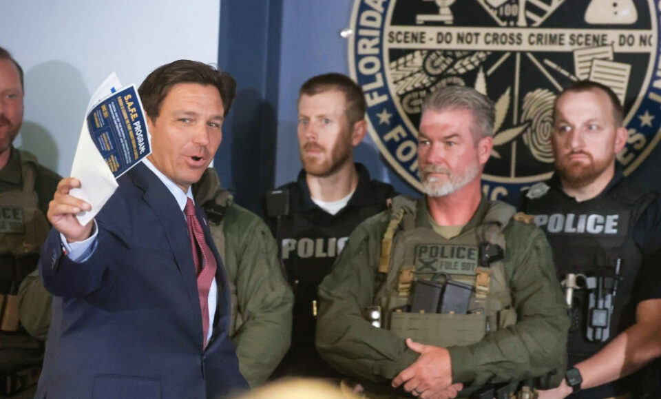 DeSantis defiende los arrestos de cruce de pulso