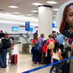 Arrestan a mujer por intentar secuestrar a un niño en el Aeropuerto de Miami