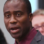 Florida planea poner fin a la obligatoriedad de vacunación en todo el estado, incluidas las escolares | CNN