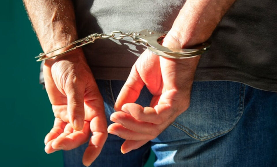 Oficial de la FHP acusado de abuso sexual a su hijastra en Miami-Dade