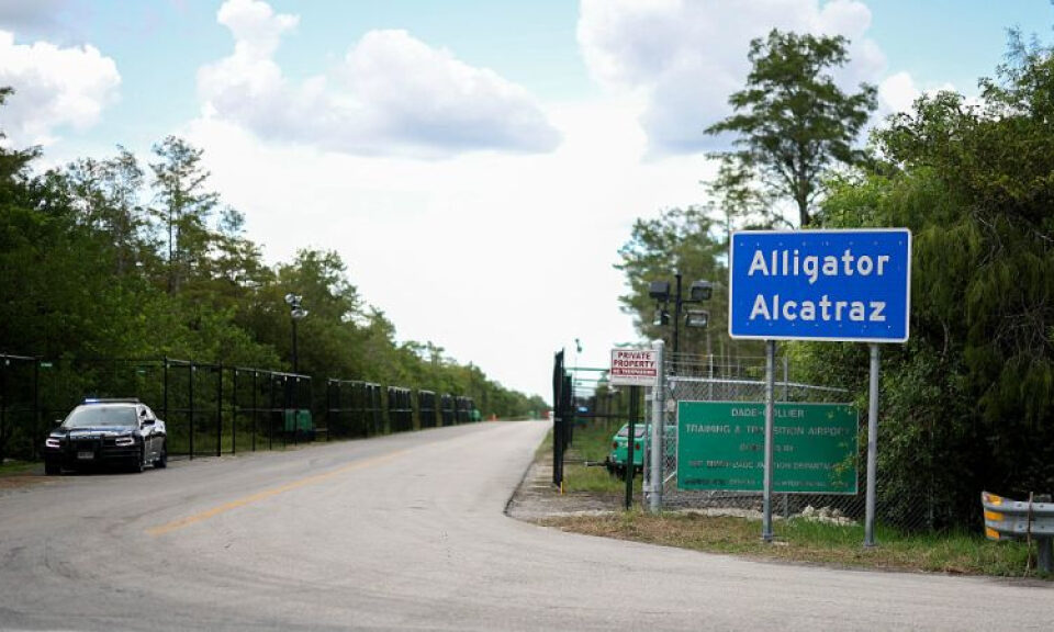 Un tribunal de apelaciones bloquea la orden de una jueza para desmantelar Alligator Alcatraz | CNN