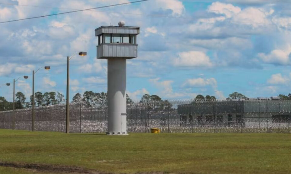 El nuevo centro de detención de inmigrantes «Deportation Depot» ya está operativo en Florida | CNN