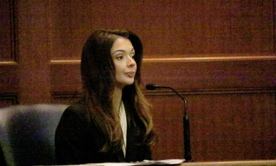 La ex novia llorosa se enfrenta al representante Cory Mills en la corte