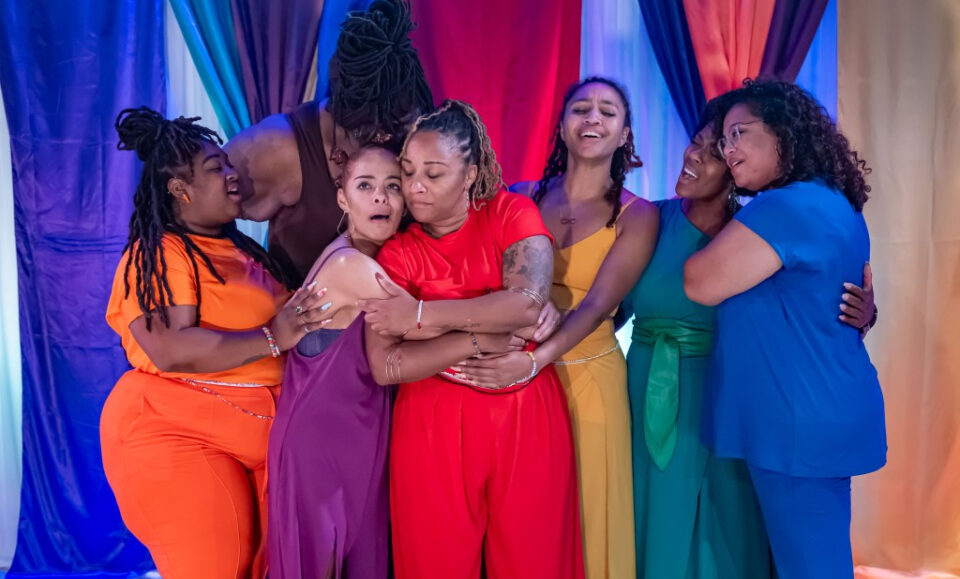 Critic’s Pick: En Words and Dance, ‘para las chicas de color’ toma un viaje profundamente personal
