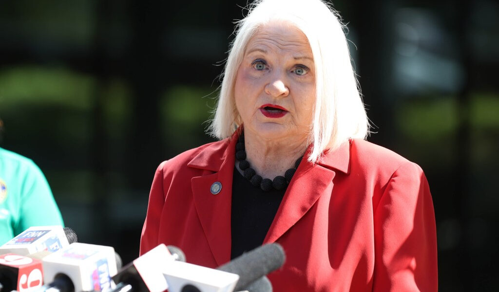 Uthmeier quiere que el demócrata de Orlando sea investigado por informar la ubicación de ICE