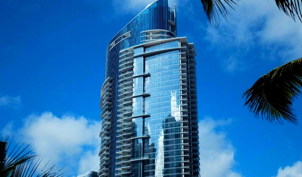 Detienen a tres implicados en robo dentro del Paramount Miami Worldcenter
