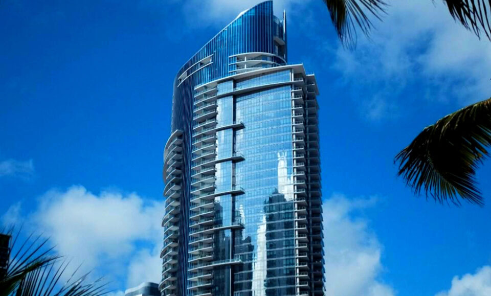 Detienen a tres implicados en robo dentro del Paramount Miami Worldcenter