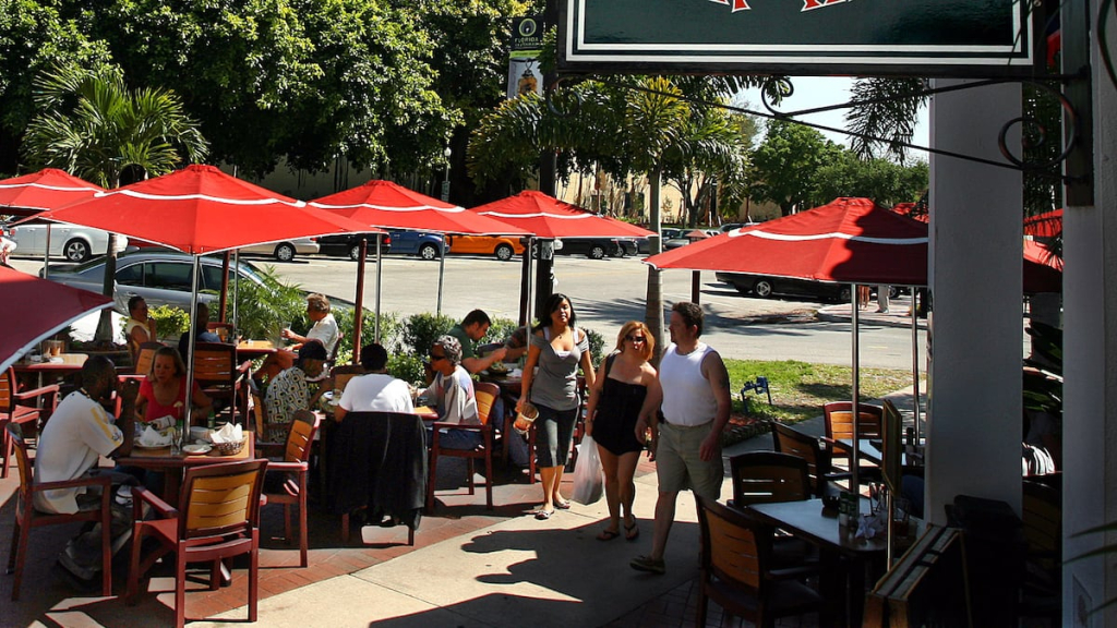 Pub británico La luna bajo el agua finalmente tiene un nuevo hogar