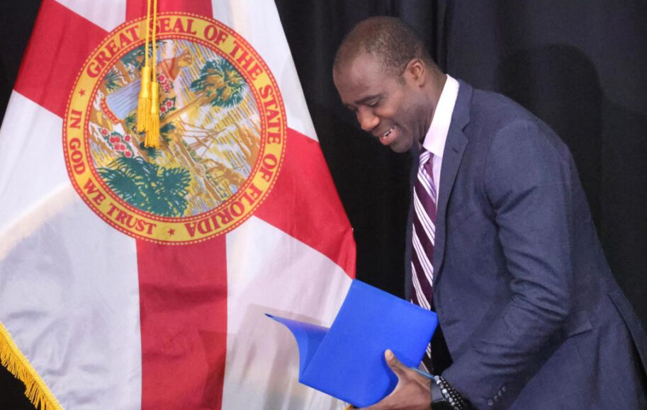 El cirujano general de Florida dice que las vacunas deberían ser una opción. ¿Pero cuál es su consejo?