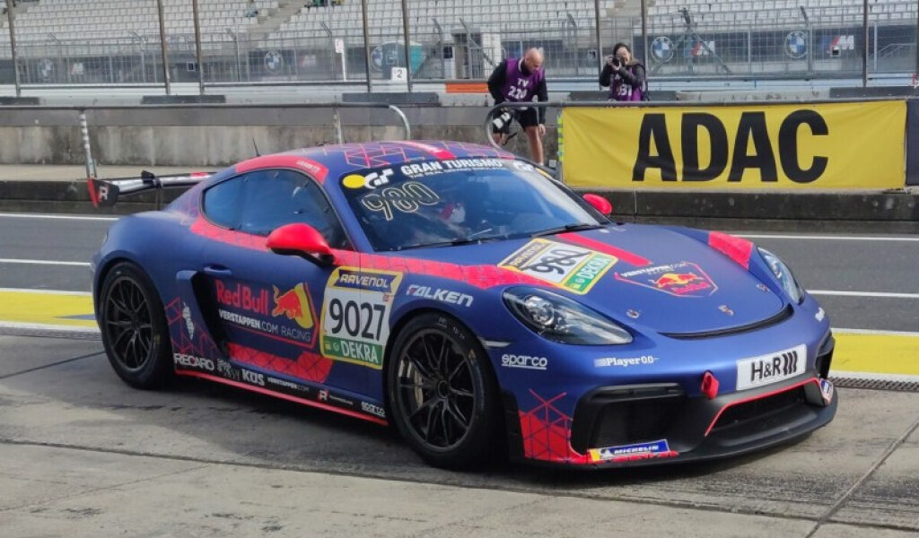 Max Verstappen completa el curso obligatorio para correr en Nordschleife