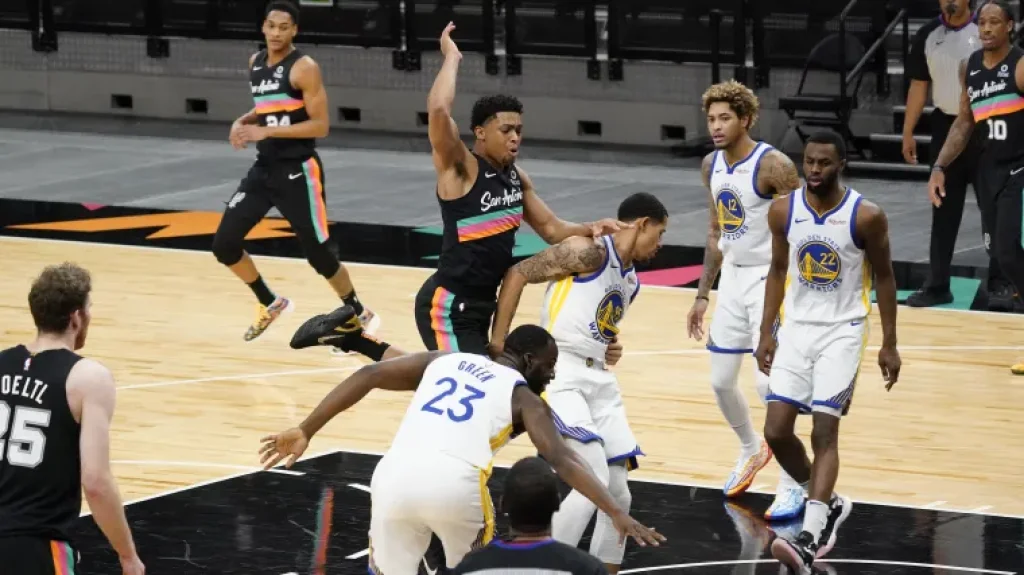 El plan B que tienen los Warriors por si pierden a Kuminga: ¿Se puede dar un regreso inesperado? | Sporting News Argentina