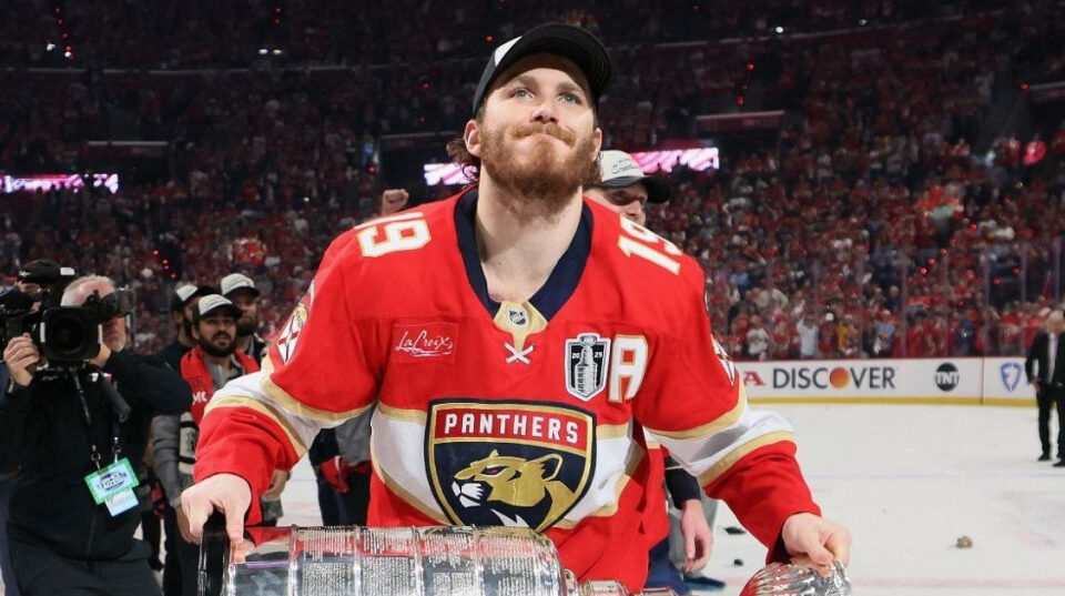 Matthew Tkachuk fuera hasta diciembre tras cirugía, confirma Florida Panthers
