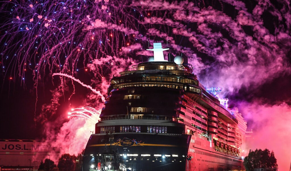 El crucero Disney Destiny con destino a la Florida sale del astillero en Way to Sea Trials