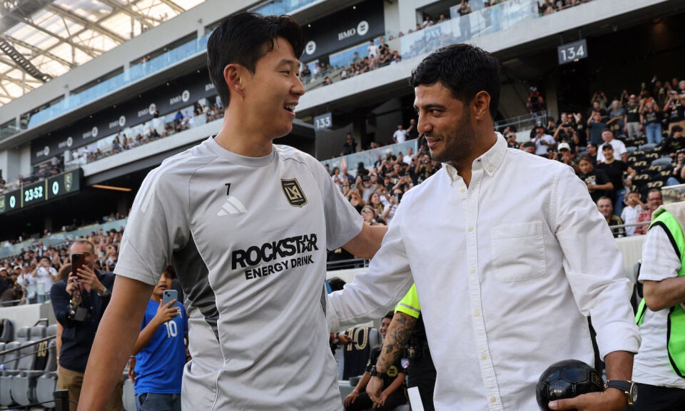 Así fue el esperado saludo de Son y Vela tras el partido de LAFC