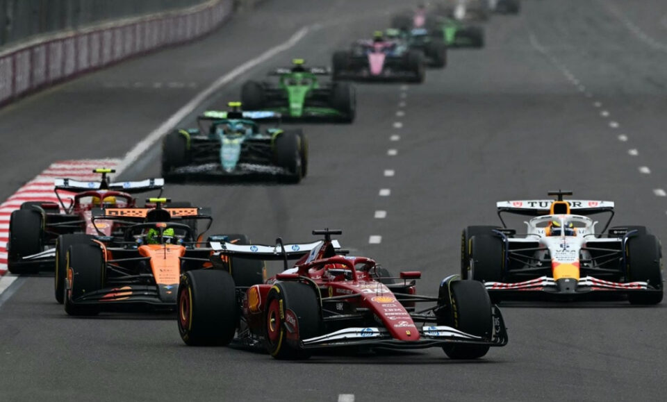 Leclerc fue víctima de un problema de motor durante la carrera en Bakú