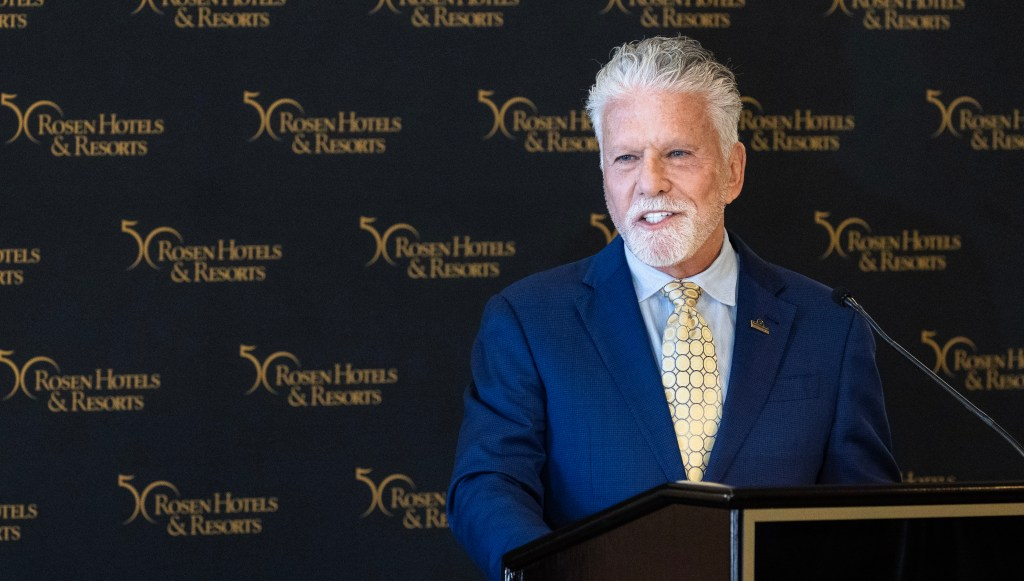 Maxwell: el CEO de Orlando Rosen Hotels & Resorts respalda los nuevos impuestos sobre los hoteles