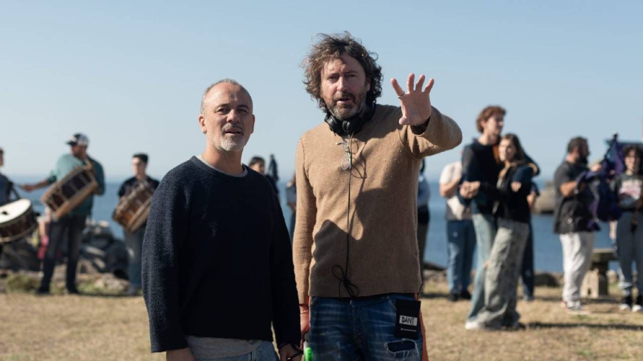Javier Gutiérrez junto a Daniel Sánchez Arévalo en el rodaje de 'Rondallas'