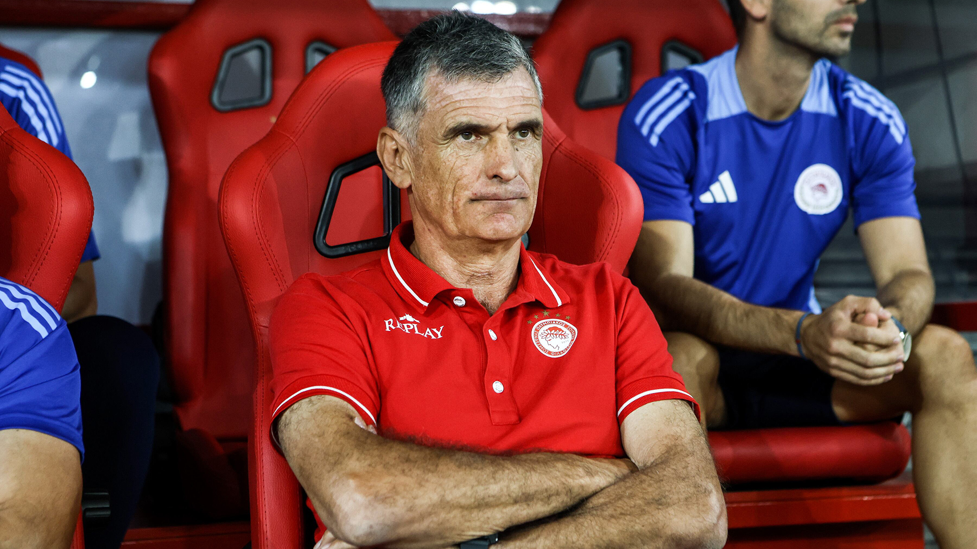 Mendilibar, en un partido del Olympiacos.